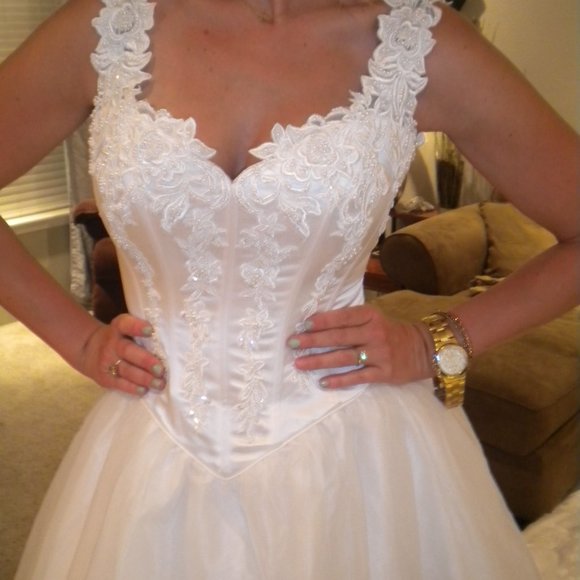 Wedding Dress - Picture 3 of 7